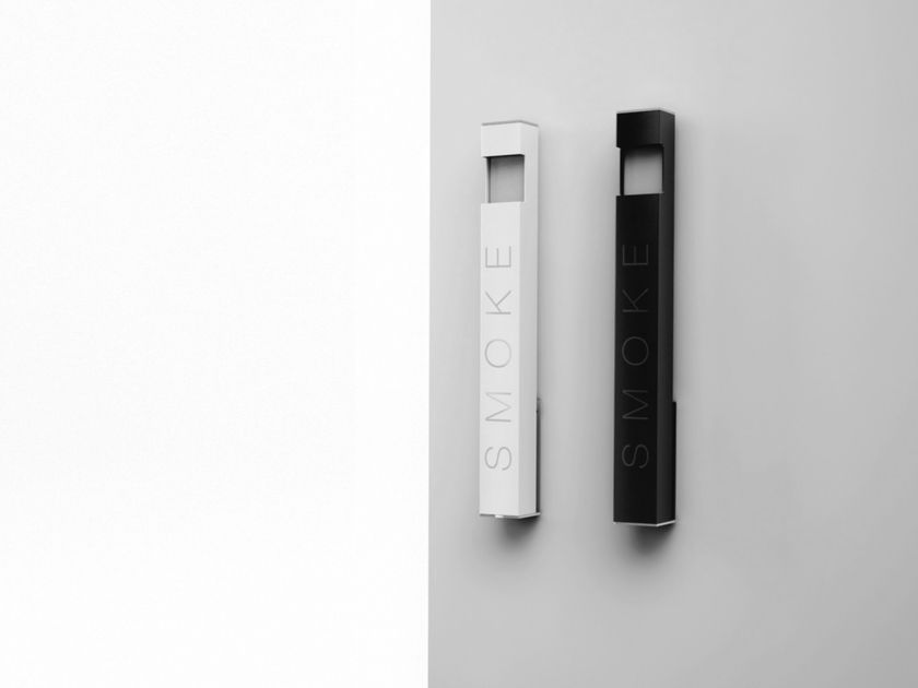 Systemtronic
FUMPA
Wall-mounted aluminium ashtray