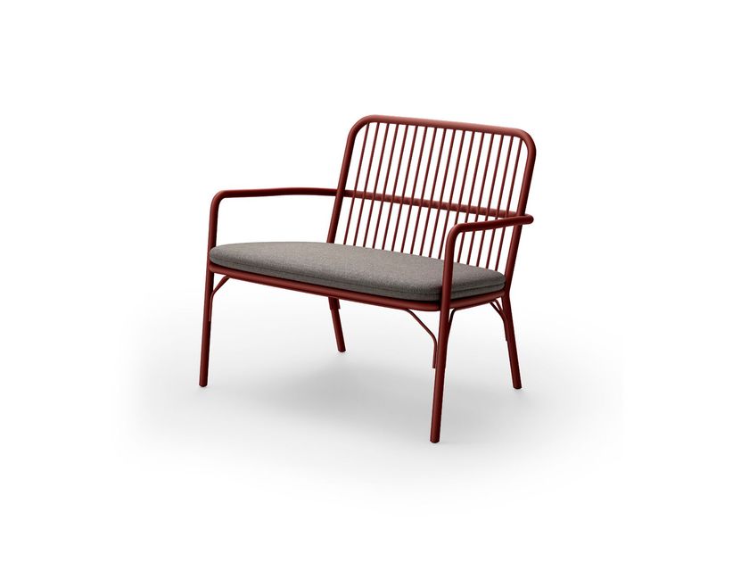 TA Design
EOLIA
Powder coated steel low lounge chair with armrests