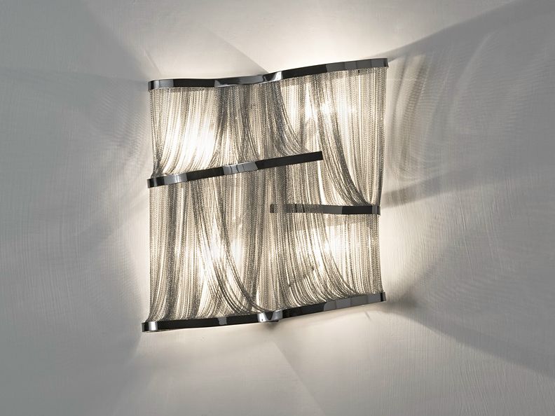 TERZANI
ATLANTIS J03
Brass chains and metal structure plated wall light
