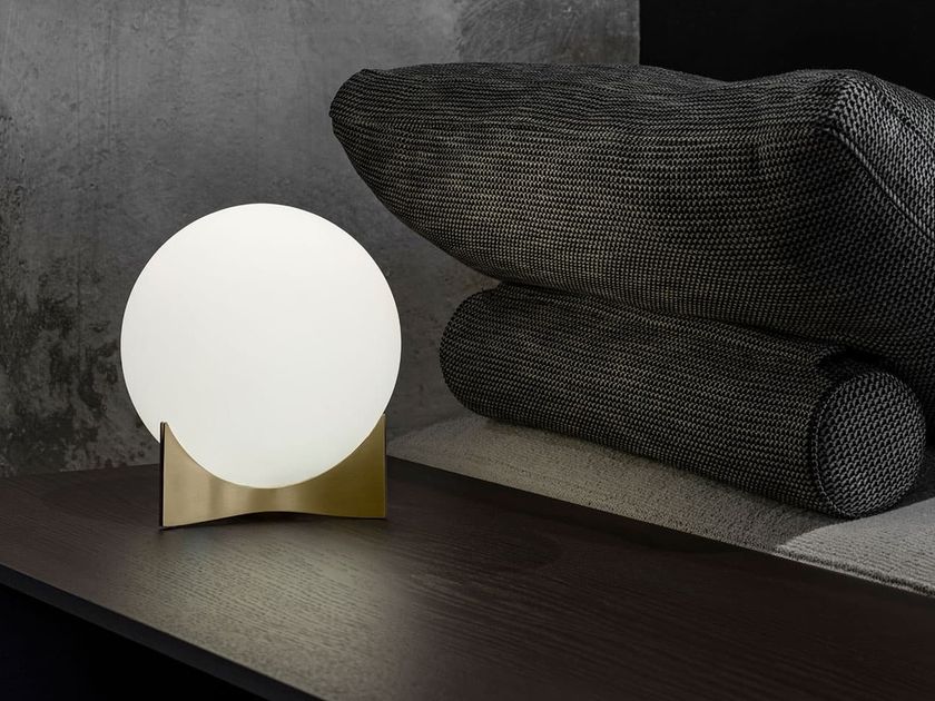 TERZANI
OSCAR
LED glass and brass table lamp