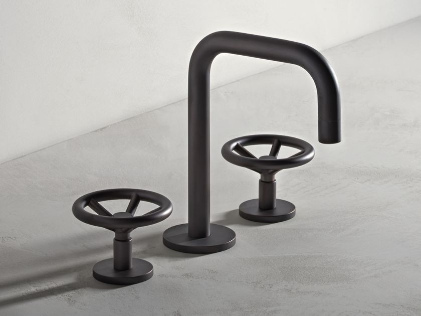 The Watermark Collection
BROOKLYN
3 hole countertop washbasin tap