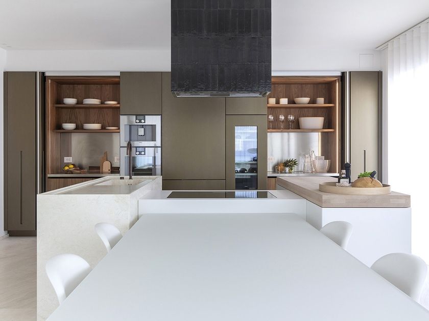 TM Italia Cucine
T45 Evo / D90
Linear concealed kitchen with customized H-shaped island