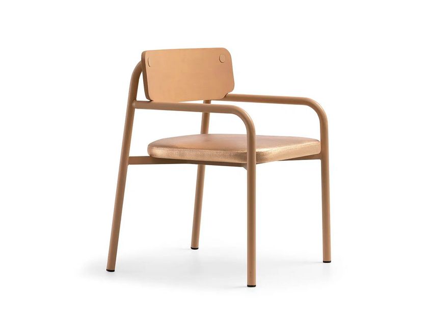 TM Leader Contract
ALISA
Chair with armrests and padded seat