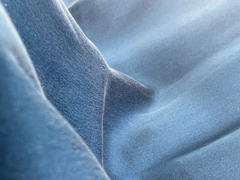 Tohora
MULBERRY SILK SUEDE
Solid-color handmade silk fabric
