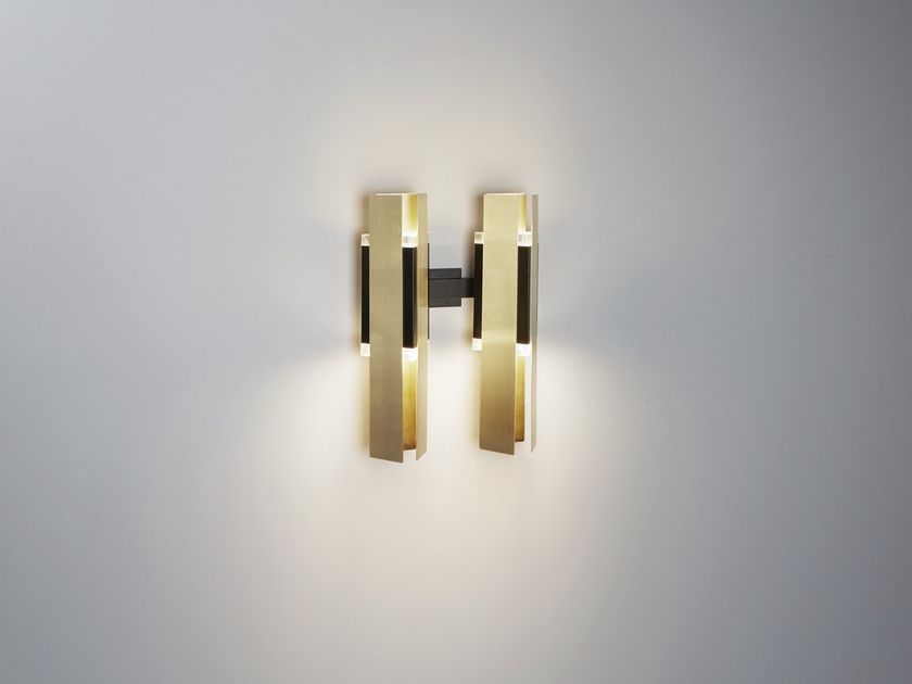 Tooy
EXCALIBUR
Brass wall lamp