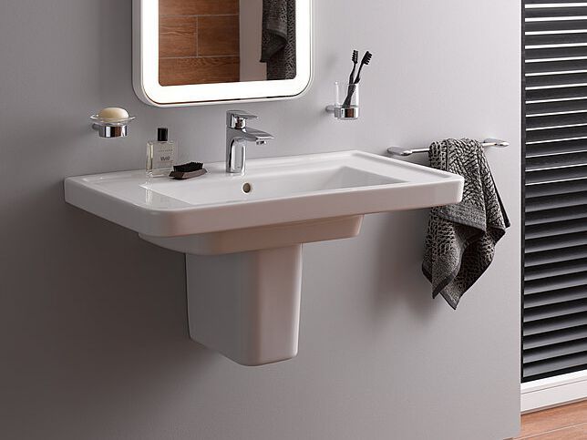 TOTO
CF LW137Y
Rectangular wall-mounted ceramic washbasin