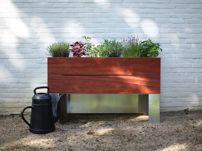 TRADEWINDS
1/2 CULT
Rectangular aluminium and wood planter