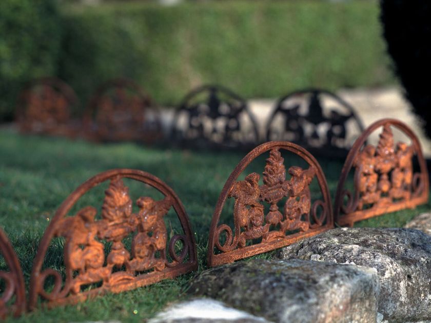TRADEWINDS
BORDURETTE
Cast iron lawn edging