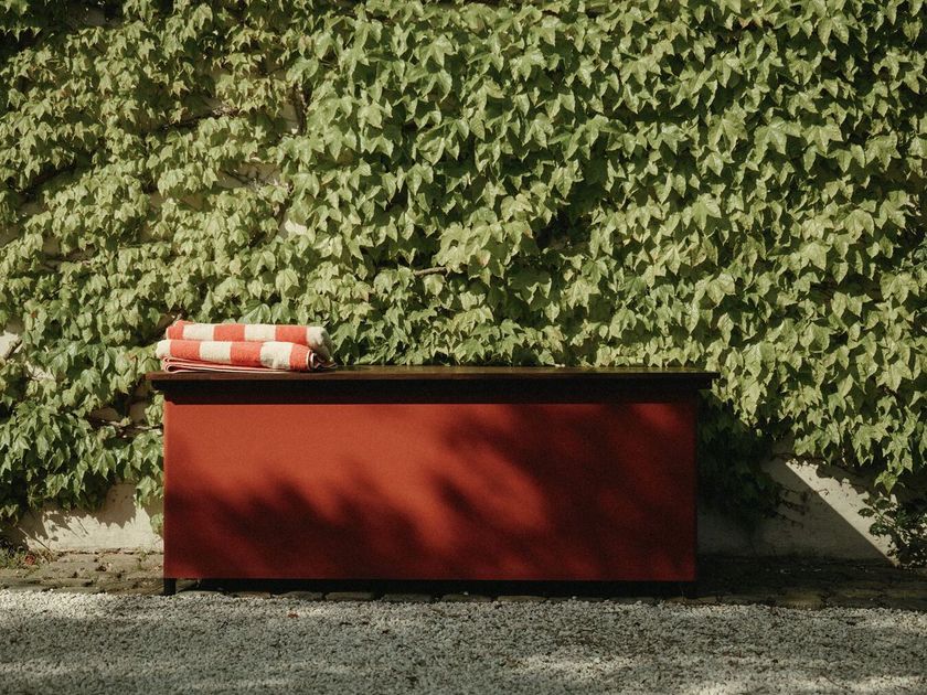 TRADEWINDS
CHEST'R
Garden bench with storage space