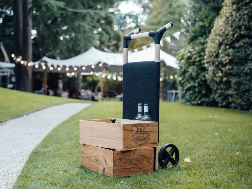 TRADEWINDS
J.ACK
Two-wheeled trolley