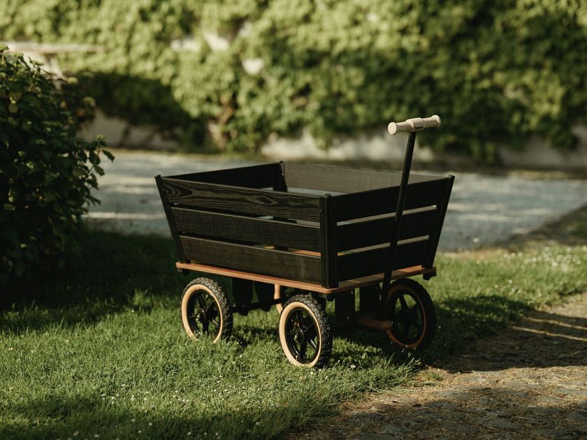 TRADEWINDS
THE PLANK WAGON
Garden trolley