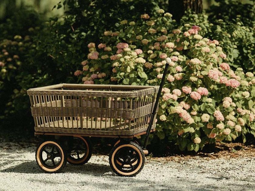 TRADEWINDS
WAGON WITH BASKET
Garden trolley