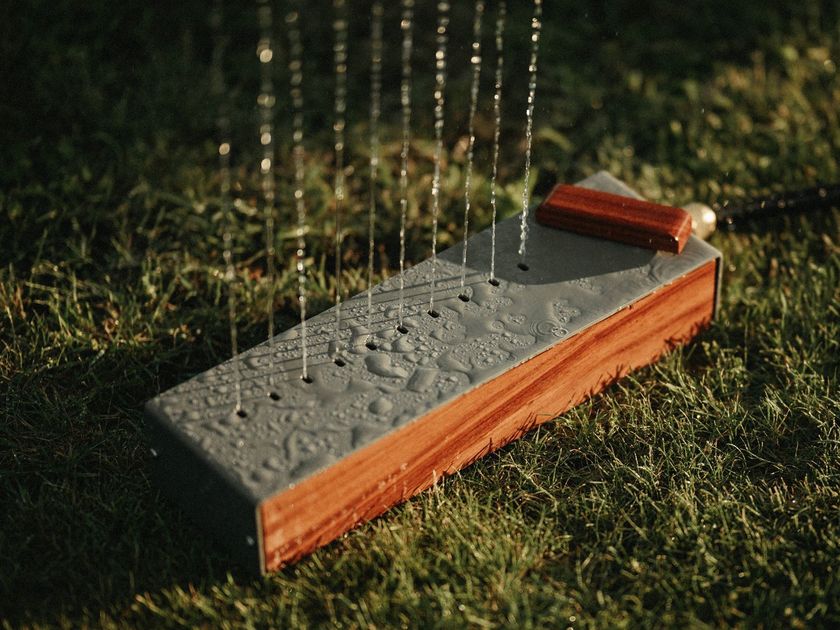 TRADEWINDS
WELLWELL
Portable aluminium and wood outdoor shower