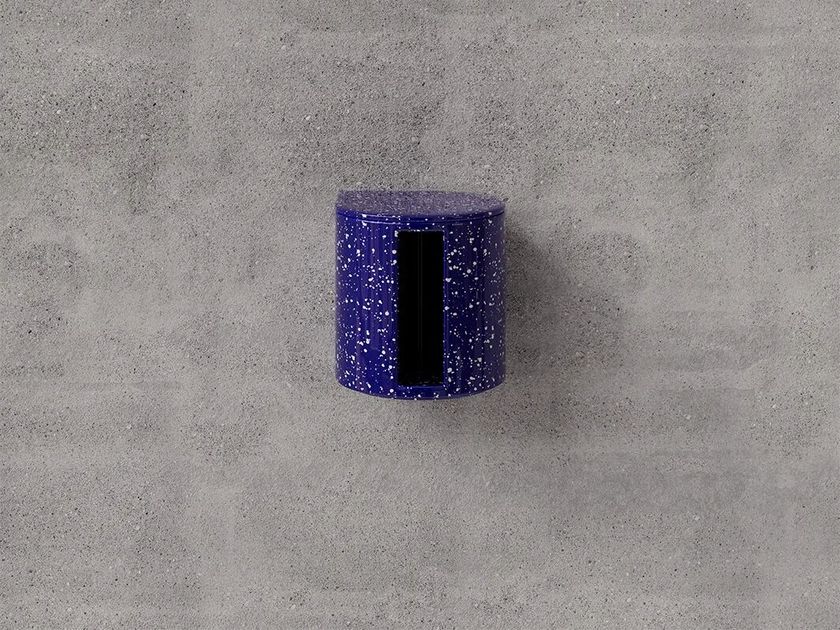 Trone
AURA FLAKED BLUE
Ceramic toilet roll holder