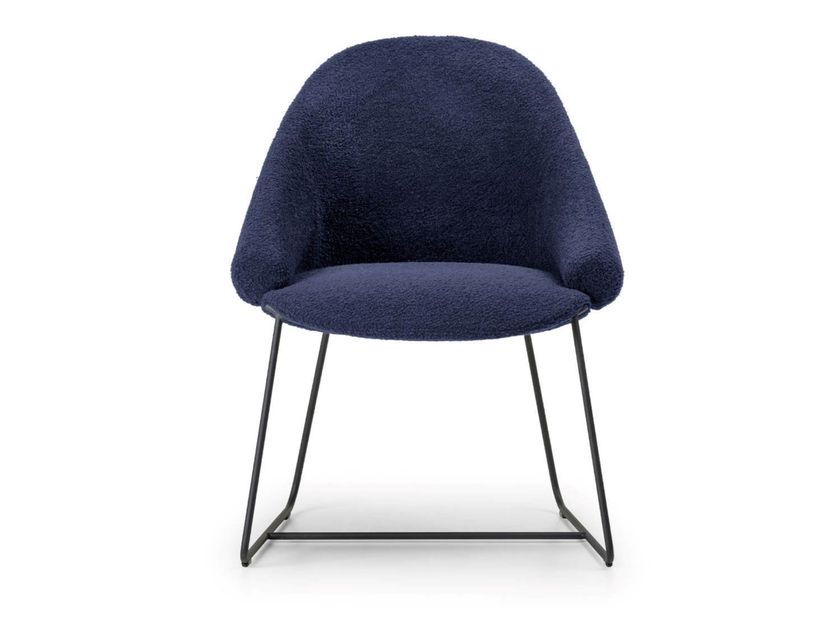 True Design
FENDER FD 4095
Sled base upholstered fabric chair with armrests