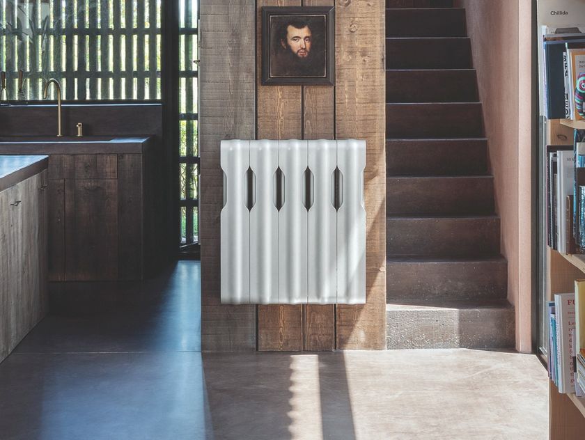 Tubes
AGORÀ
Horizontal wall-mounted aluminium decorative radiator