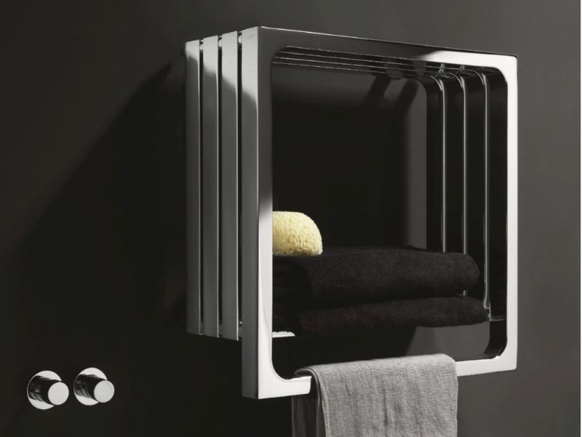 Tubes
MONTECARLO
Wall-mounted glossy steel towel warmer