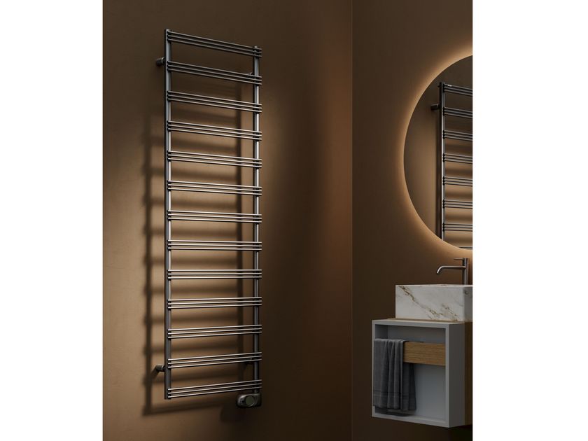 Tubes
SMART X
Wall-mounted stainless steel towel warmer