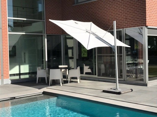 Umbrosa
SPECTRA STRAIGHT
Offset adjustable square Anodized aluminium Garden umbrella