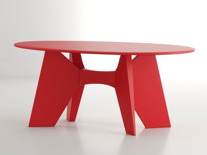 UNEVEN OBJECTS
TOTTOLO M2
Oval laquered table