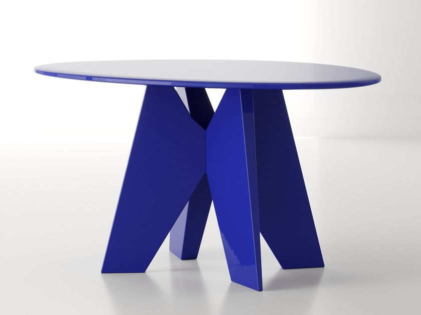 UNEVEN OBJECTS
TOTTOLO S2
Laquered table