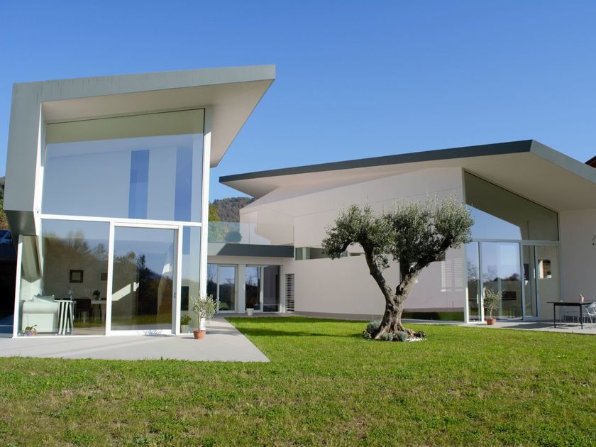 UNIFORM
UNI_COVER
Aluminium-wooden and wood-bronze window