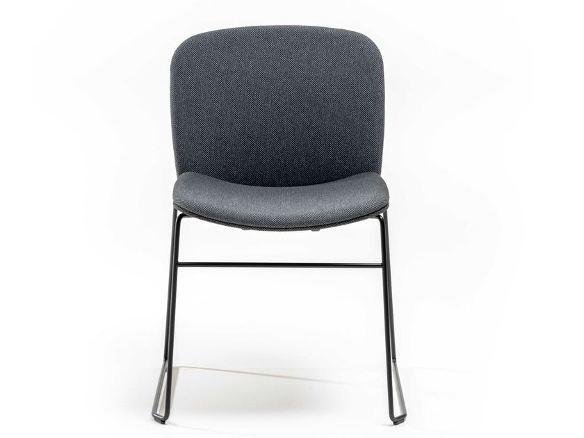 VAGHI
LIBERA SOFT
Sled base upholstered fabric chair