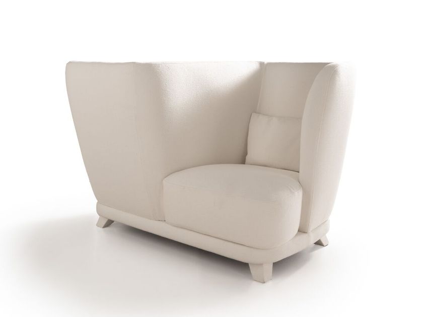 VALENTINI
DOUBLE CRISS CROSS
High-back fabric lobby chair