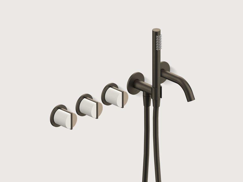 Varied Forms
MACARON MAC309
Wall Mounted Bath Set with Spout and Configurable Handle Accents
