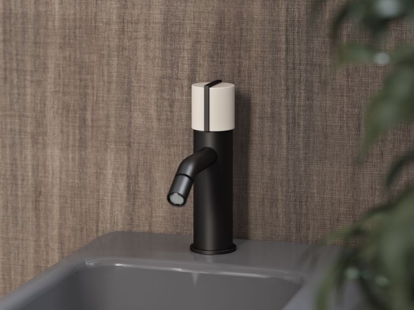 Varied Forms
MACARON MAC801
Deck Mounted Bidet Mixer with Configurable Handle Accents