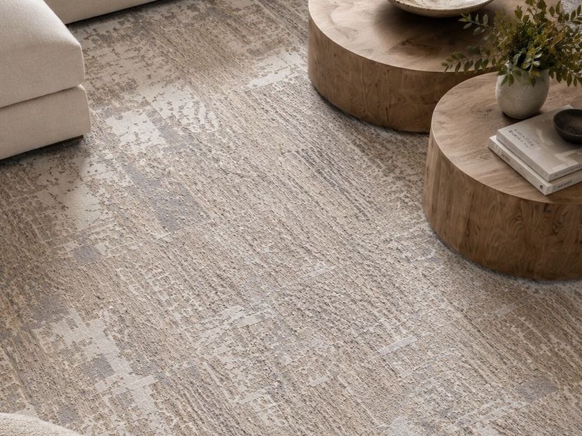 Vartian
ABSTRACT NO.15 NATURAL GREY
Rectangular handmade wool and silk rug