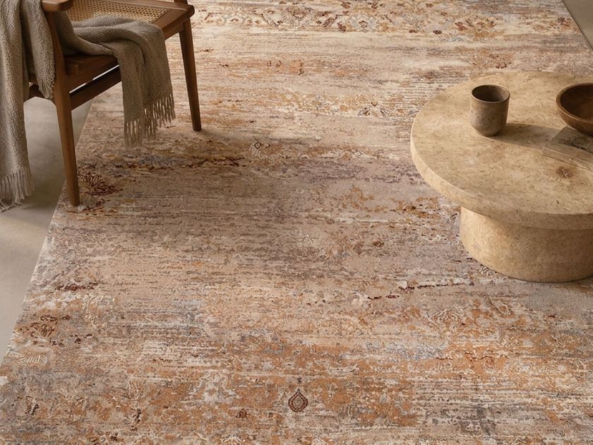 Vartian
THE WAY TAUPE
Rectangular handmade wool and silk rug