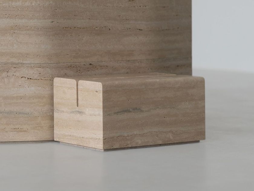 Vaselli
EIDOS
Stone step stool