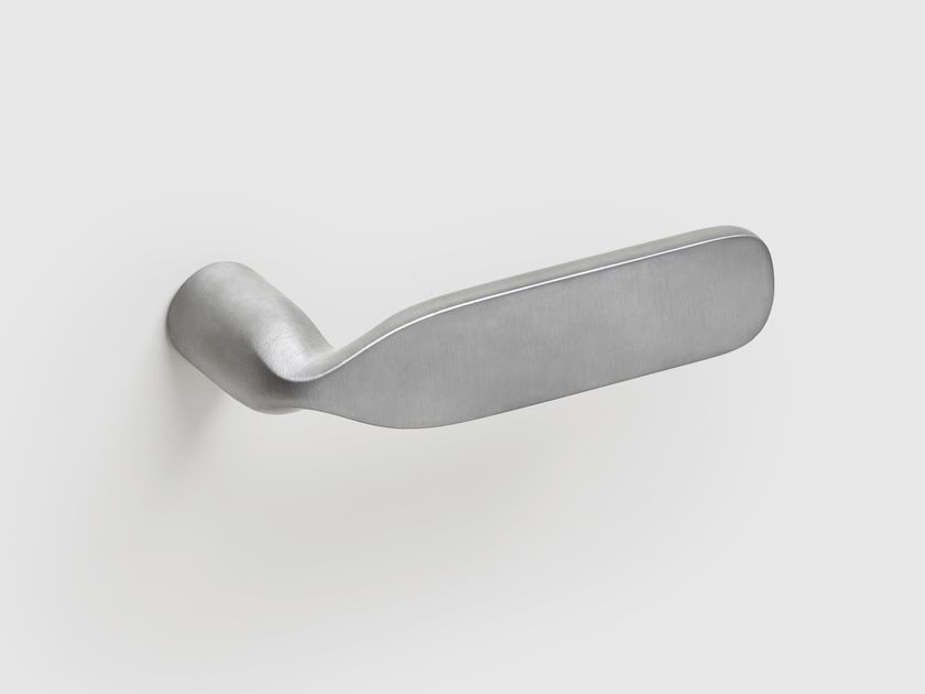 VERUM
NORA
Door handle without rose