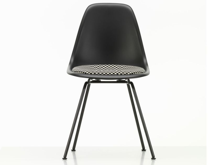 Vitra
DSX
Polypropylene chair with padded seat