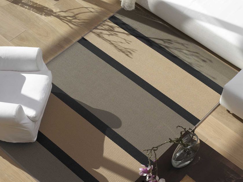 Woodnotes
BRIDGE
Striped rug