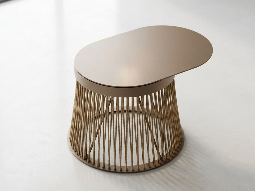 WOOMEY & K
UD SERVE SMALL STRING UDX
Oval aluminium and rope coffee table