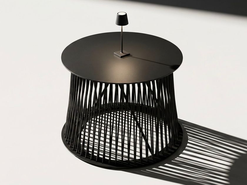 WOOMEY & K
UD SERVE SMALL XQ 64
Round aluminium and rope coffee table with central base