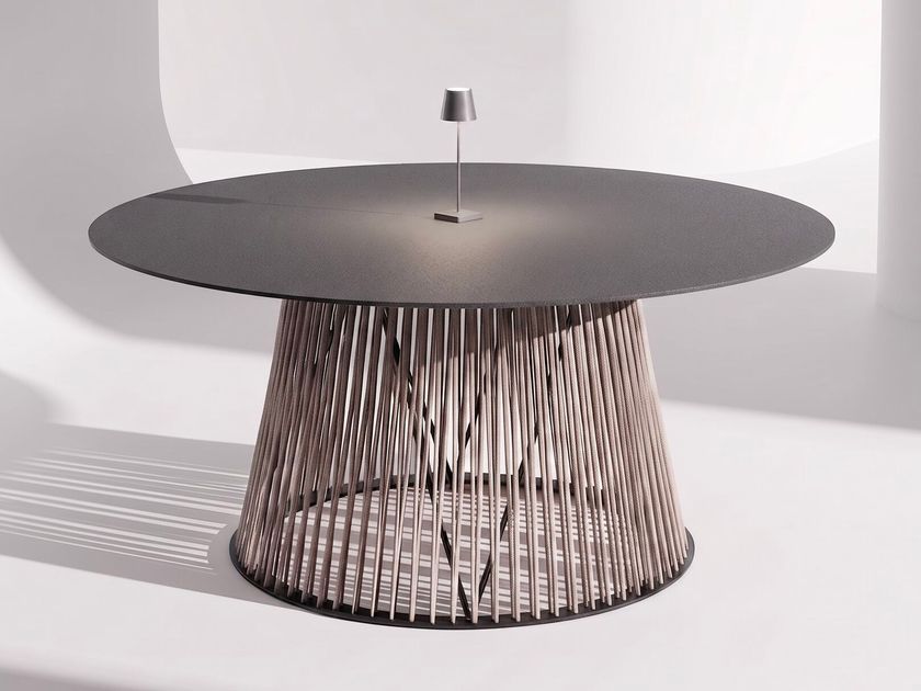 WOOMEY & K
UD SERVE SMALL XT 120
Round aluminium and rope coffee table