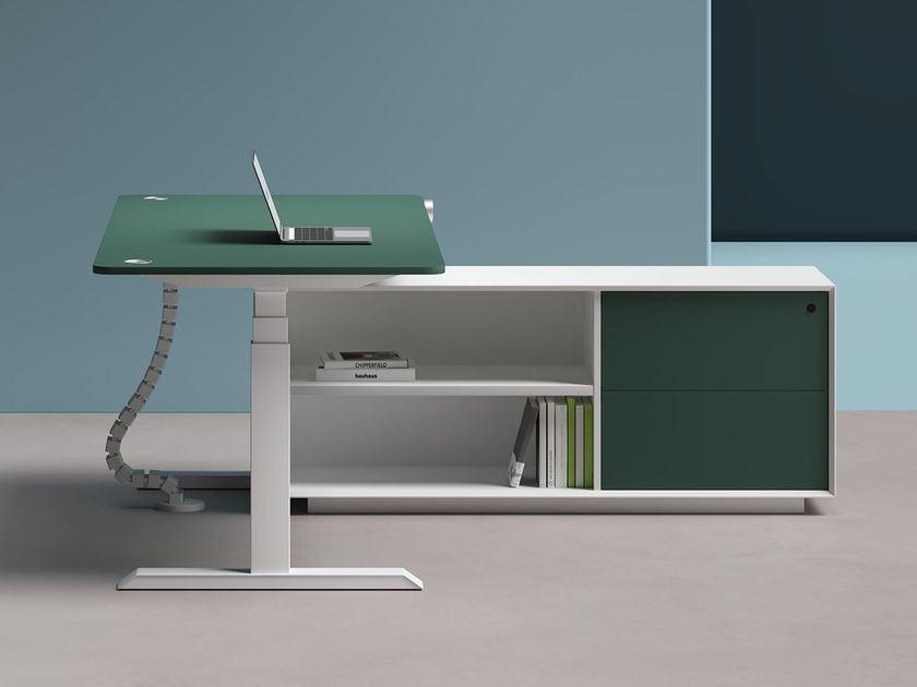 WORKSPACE
MAX PRO NOVA
Height-adjustable L-shaped wooden office desk with shelves