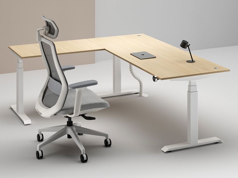 WORKSPACE
MAX TRIPLE MOTOR
L-shaped height-adjustable wooden office desk with cable management