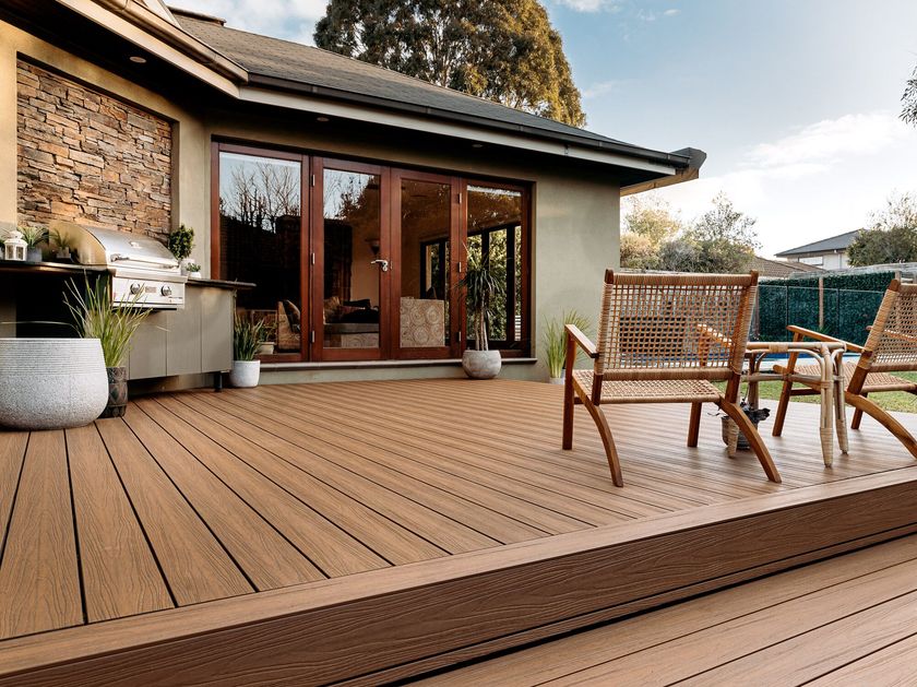YARDCOM
ELEMENT SERIES
Composite wood decking