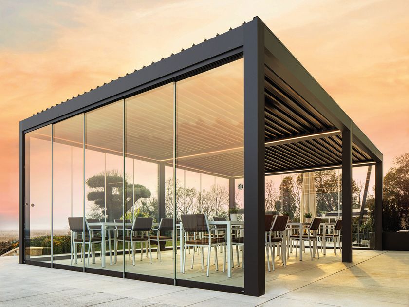 YCO
WATERPROOF
Freestanding bioclimatic aluminium pergola with adjustable louvers