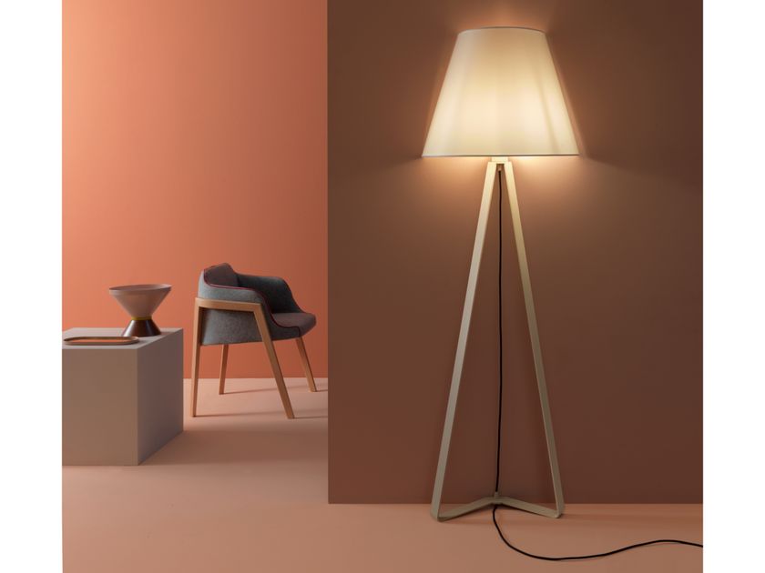 ZAVA
ETRE'
Iron wall lamp