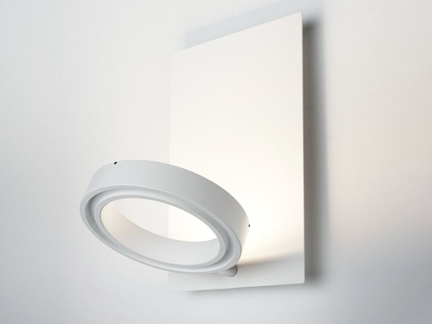 ZAVA
META
LED metal wall lamp