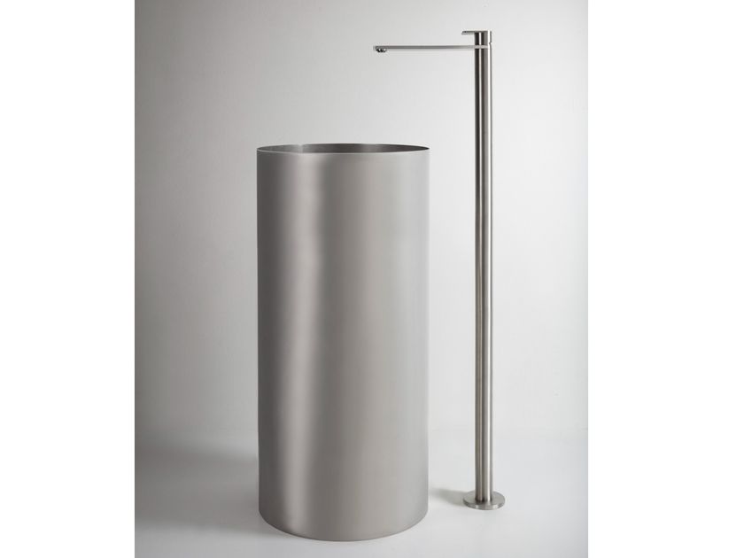 ZAZZERI
Q316 3400T100A00 / 3300B100A00 / 3400MA02A00
Floor standing stainless steel washbasin mixer